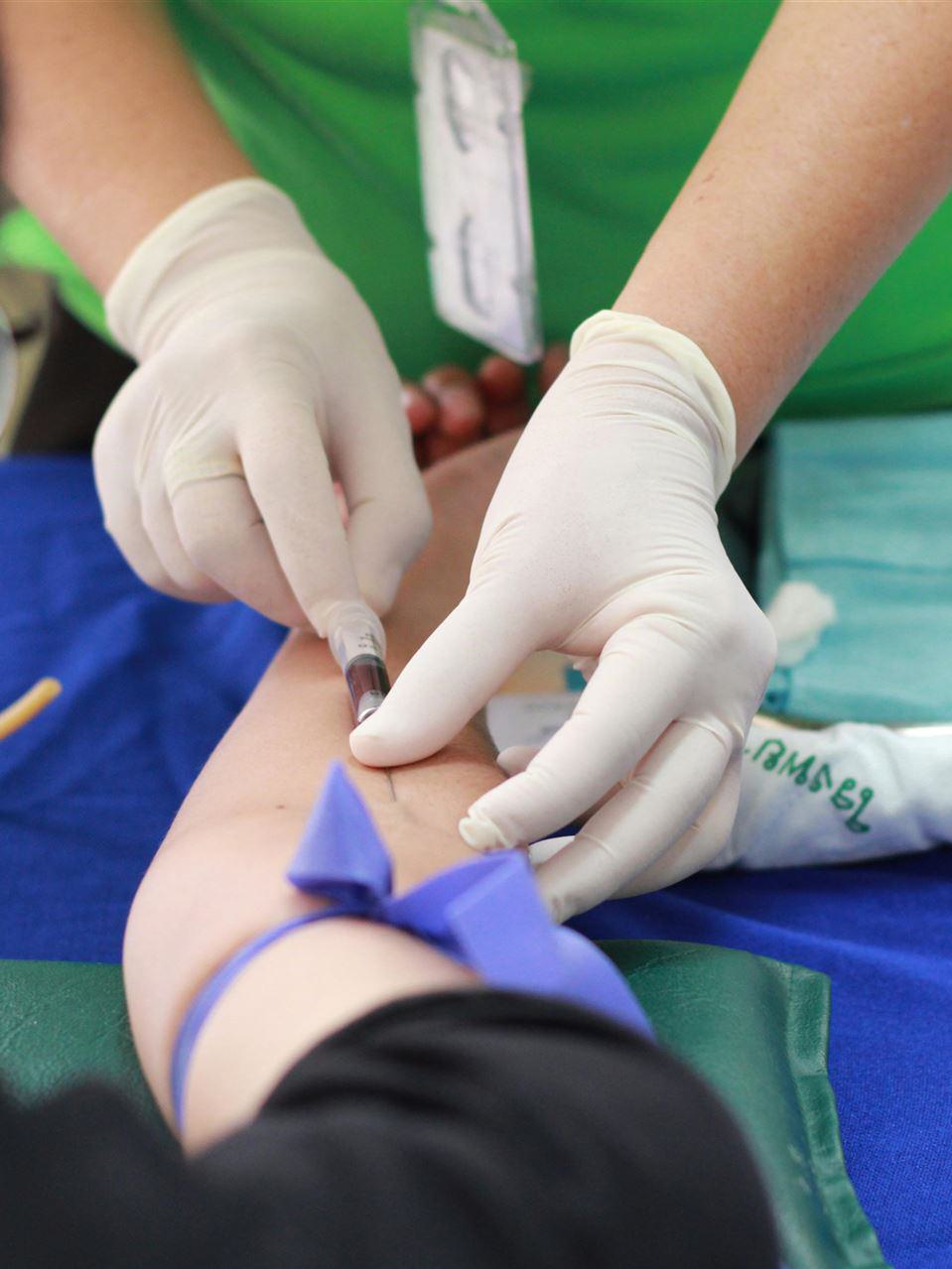 Person, Die Seinen Blutcheck Erhält